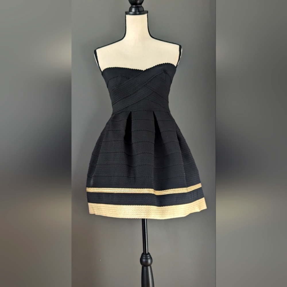 Sans Souci Women’s Black Gold strapless Molded shape mini dress